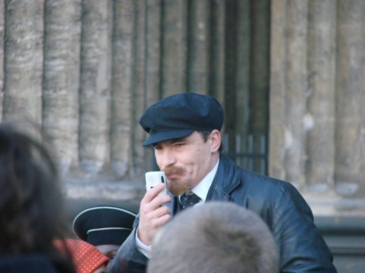 ����� @ ���