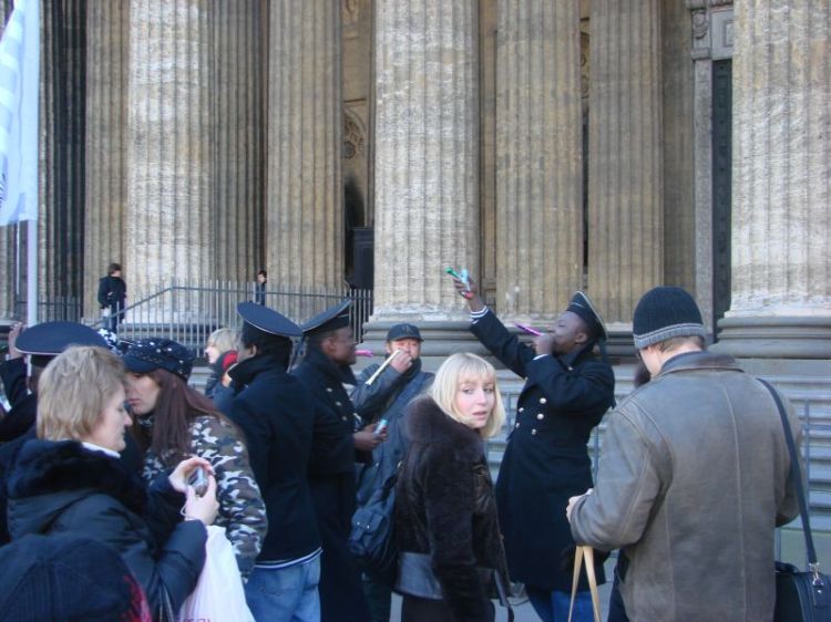 ����� @ ���