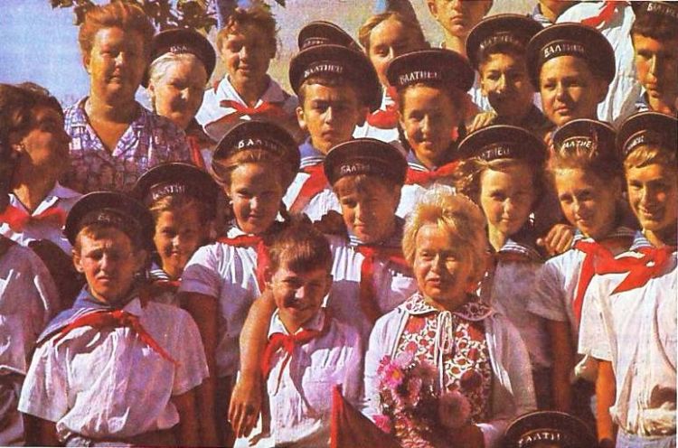 �������