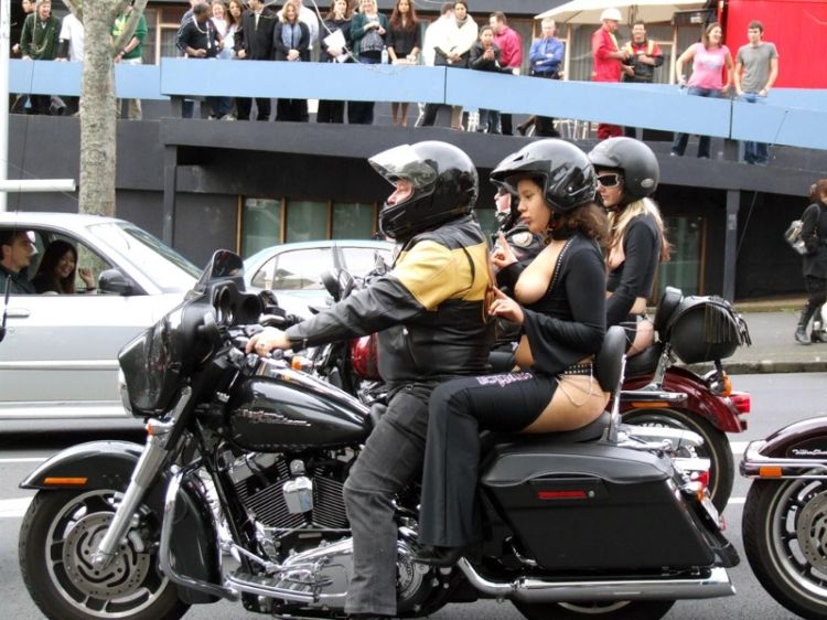 Boobs on bikes 2007 