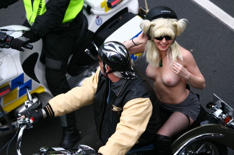Boobs on bikes 2007 