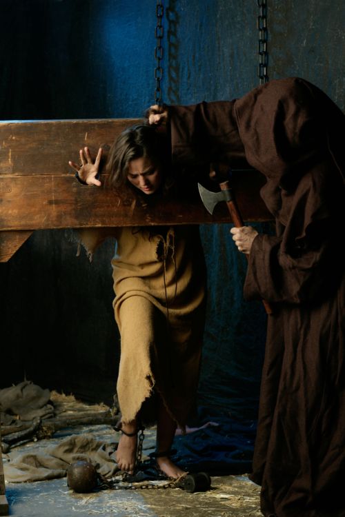 В застенках