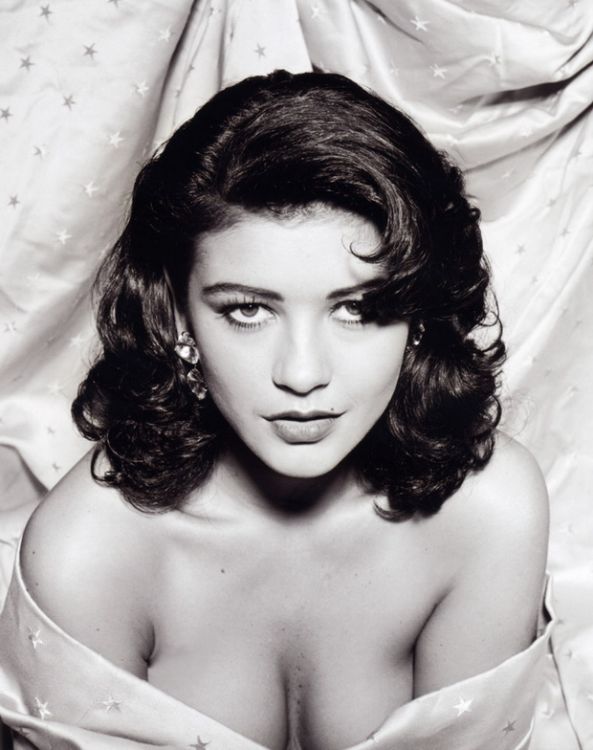 ������ ���� ����� (Catherine Zeta Jones)