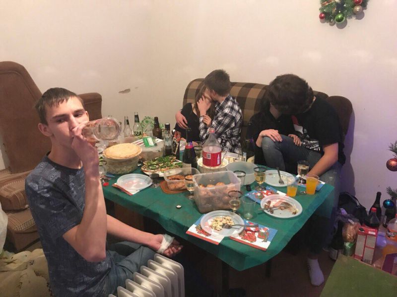 Молодые русские на хате