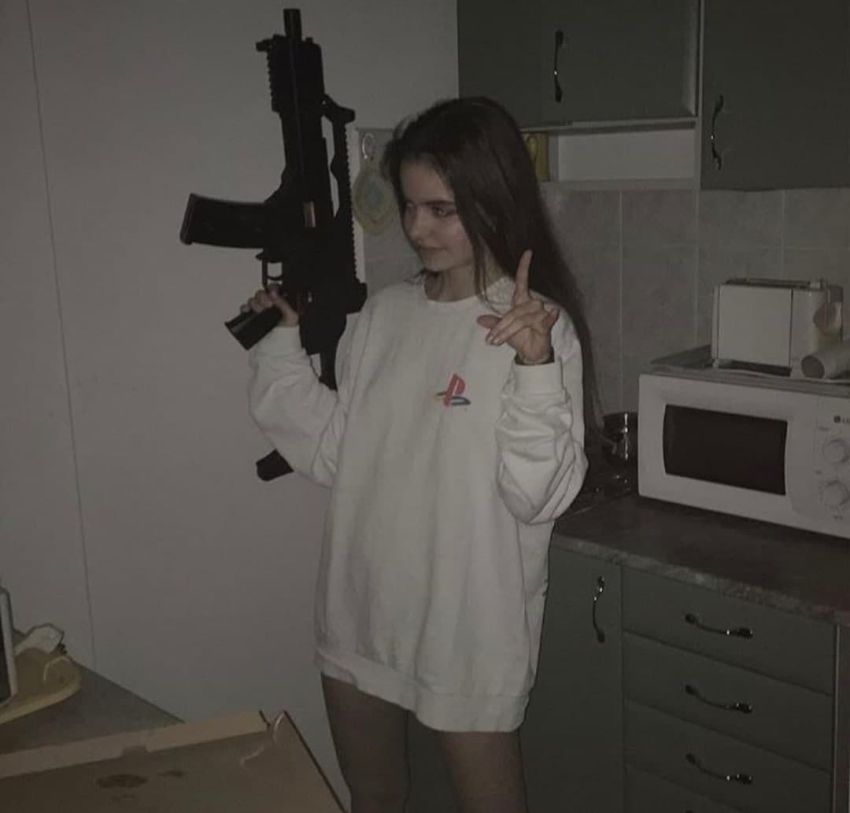 девушки и оружие
