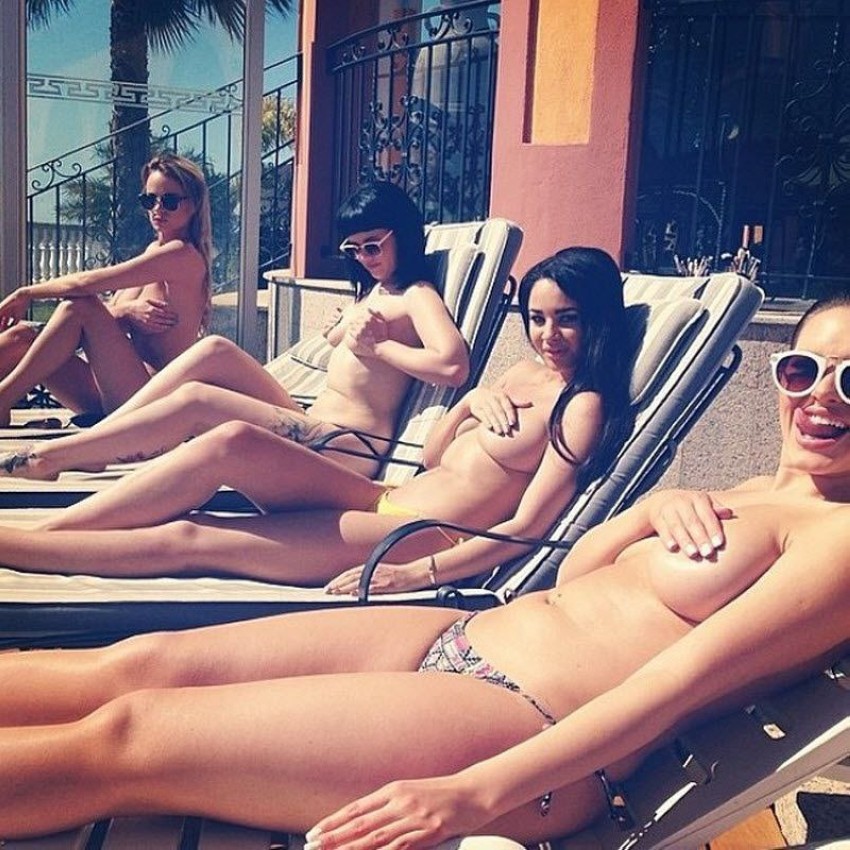 ��������