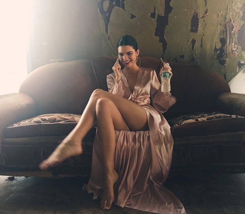 �������