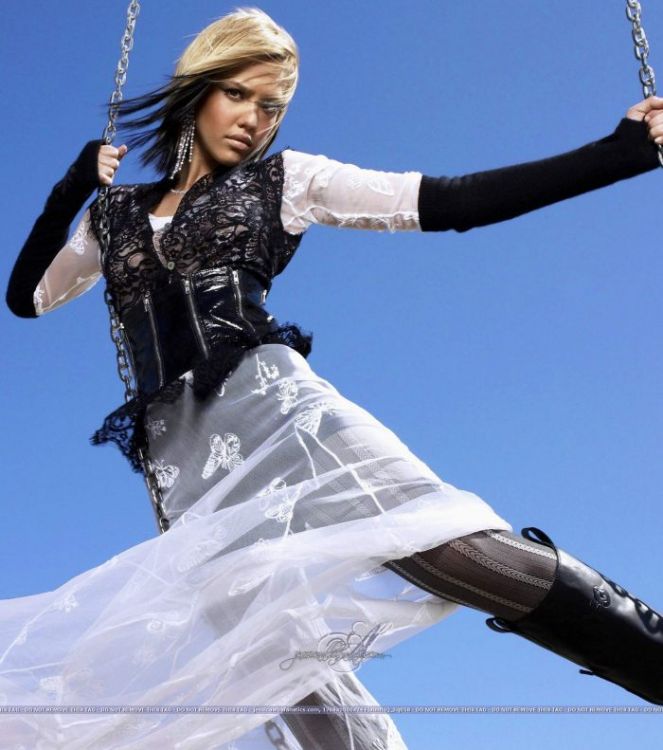 Jessica Alba - Flaunt Shoot