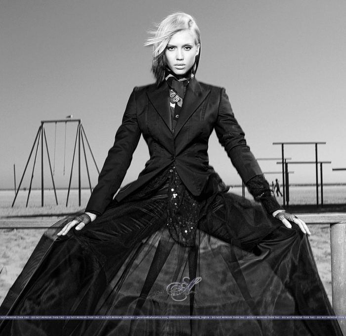 Jessica Alba - Flaunt Shoot