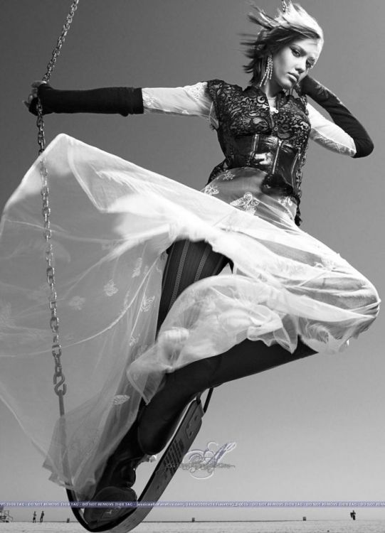 Jessica Alba - Flaunt Shoot