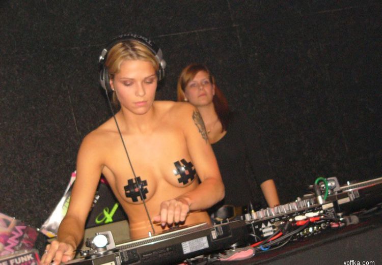 Niki Belucci - The topless DJane