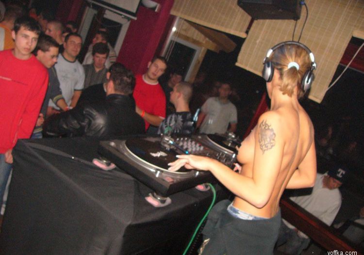 Niki Belucci - The topless DJane