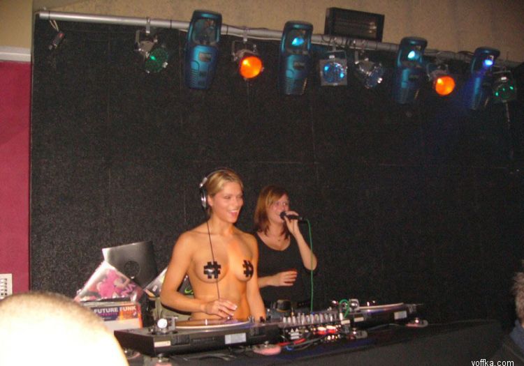 Niki Belucci - The topless DJane