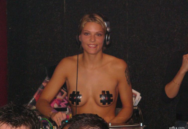 Niki Belucci - The topless DJane