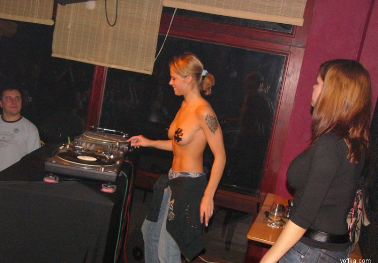 Niki Belucci - The topless DJane