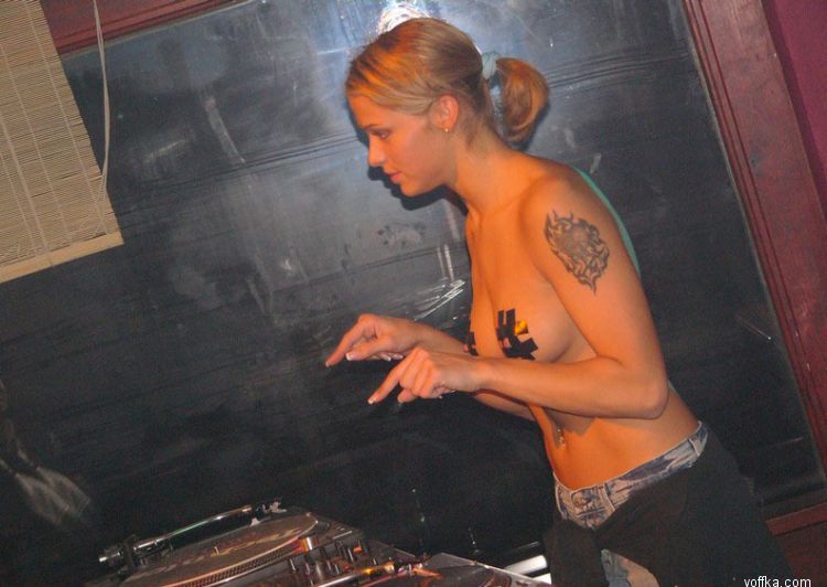 Niki Belucci - The topless DJane