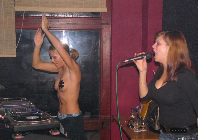 Niki Belucci - The topless DJane