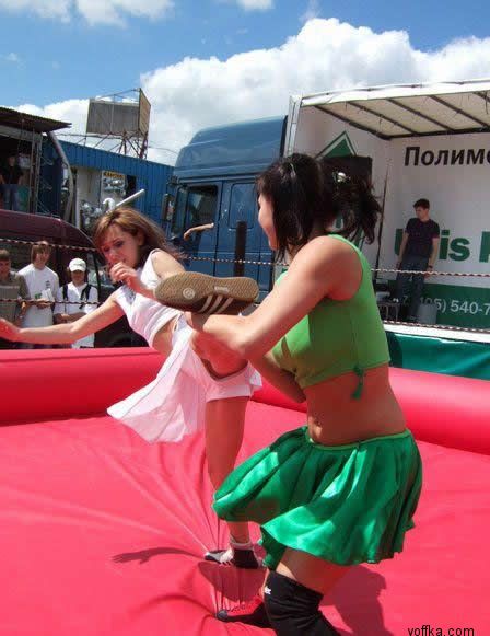 Девчонки дерутся